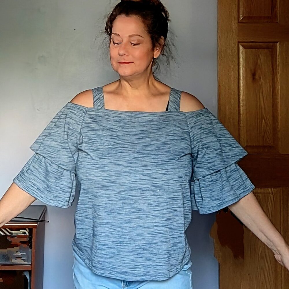 Chico's soft cotton stretch knit w/ tiered Bell sleeves size 1 (fits sizes 8-12)